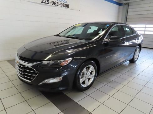 Used 2023 Chevrolet Malibu LT image 2