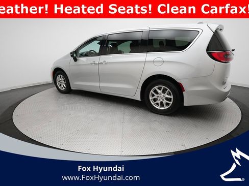 Used 2024 Chrysler Pacifica Touring-L image 12