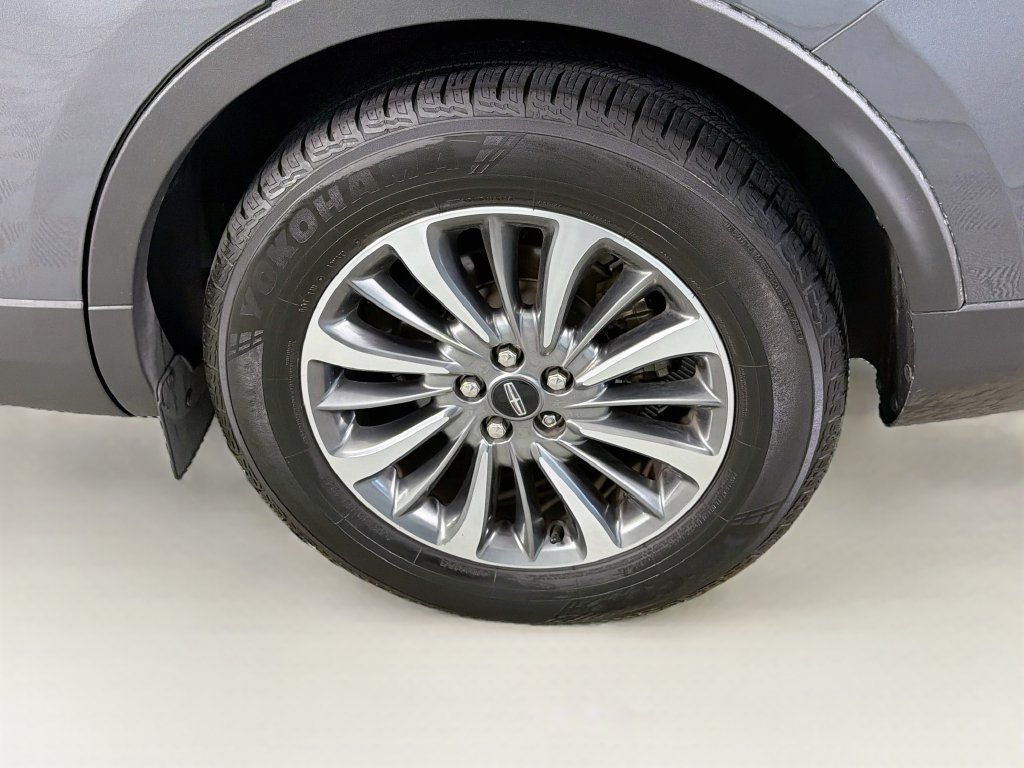 Used 2022 Lincoln Nautilus FWD w/ Premium Package image 31