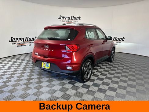 Used 2024 Hyundai Venue Limited image 7