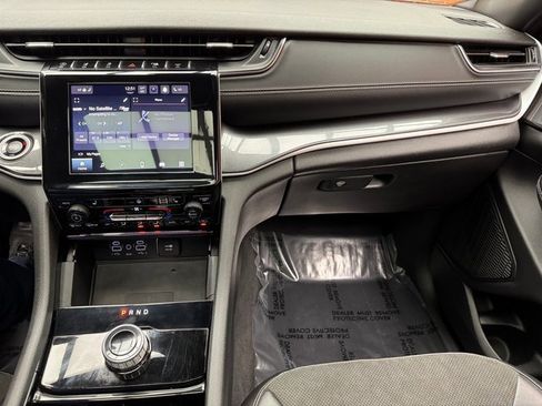 Used 2023 Jeep Grand Cherokee Altitude image 17