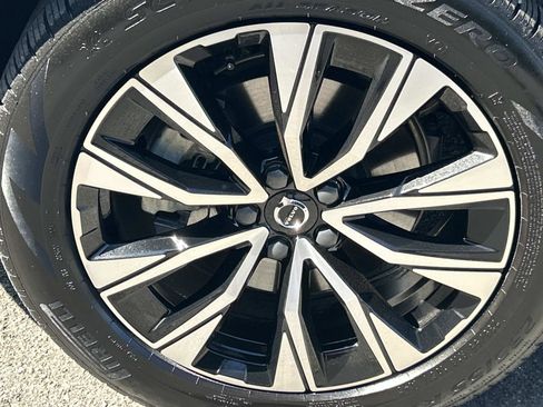 Certified 2024 Volvo XC60 B5 Core w/ Protection Package Premier image 9