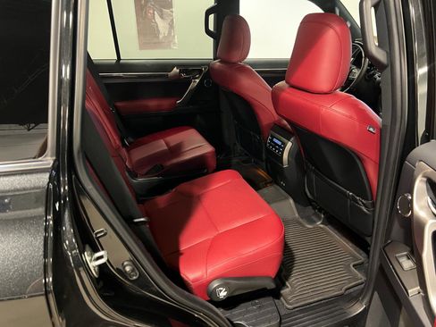 Used 2023 Lexus GX 460 Luxury w/ Sport Design Package image 38