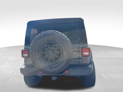Used 2019 Jeep Wrangler Unlimited Sahara AWD/4WD image 15