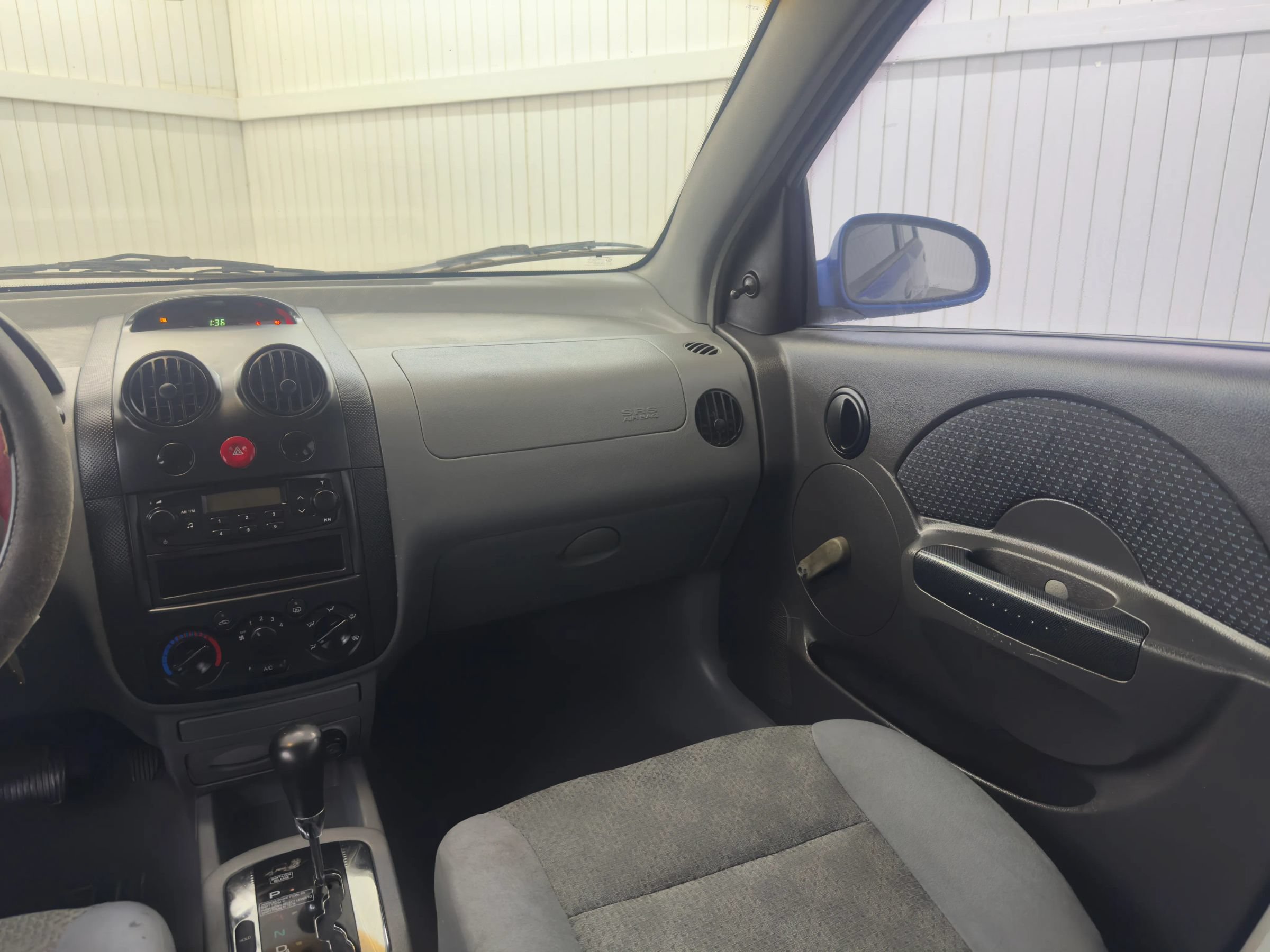 Used 2004 Chevrolet Aveo Hatchback FWD image 15