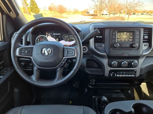 Used 2024 RAM 2500 Tradesman w/ Chrome Appearance Group image 16