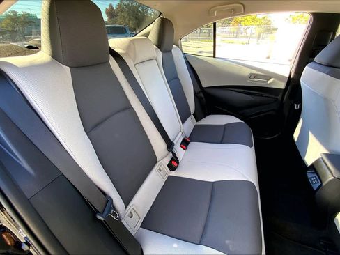 Certified 2025 Toyota Corolla LE image 18