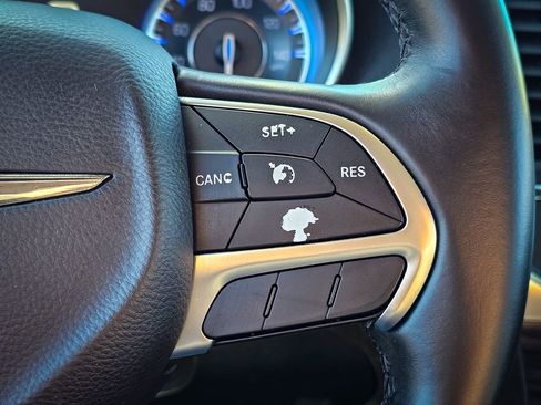 Used 2016 Chrysler 300 Limited image 19