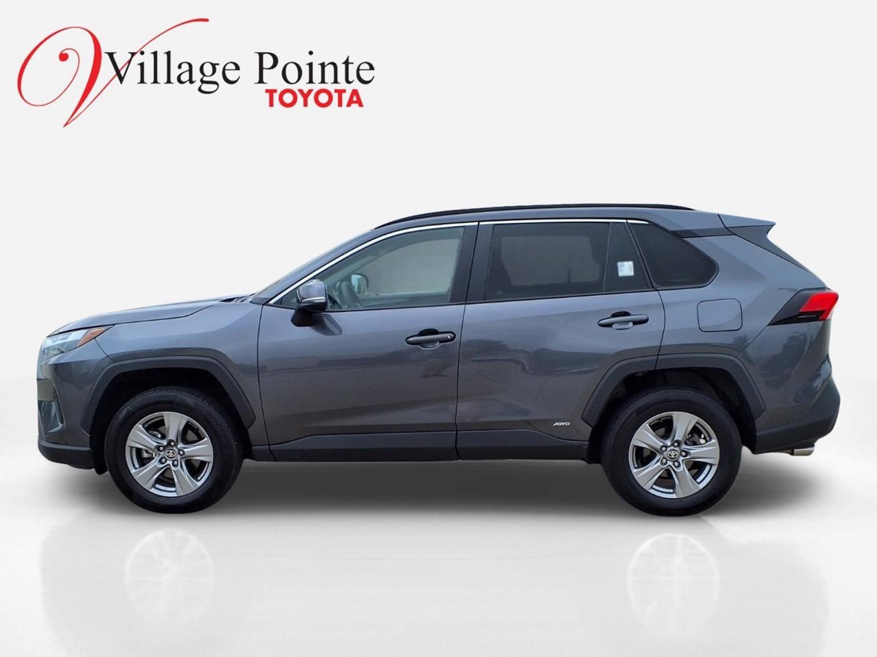 Used 2025 Toyota RAV4 XLE AWD/4WD image 2