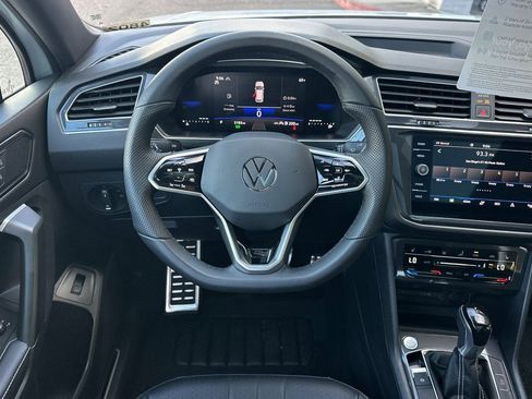 Used 2024 Volkswagen Tiguan SE R-Line image 14