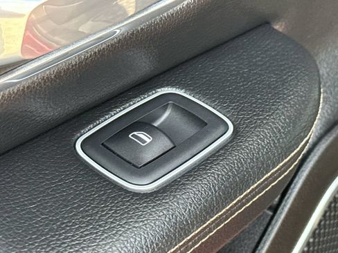 Used 2023 RAM 1500 Laramie AWD/4WD image 32