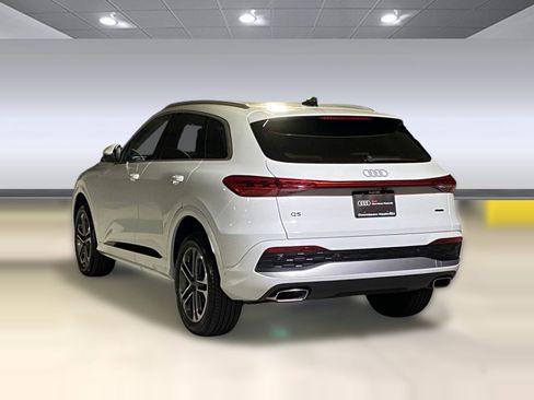 Certified 2025 Audi Q5 Premium w/ Convenience Package image 3