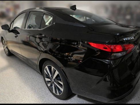 Used 2020 Nissan Versa SR image 2