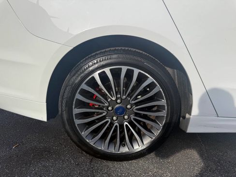 Used 2017 Ford Fusion SE image 9