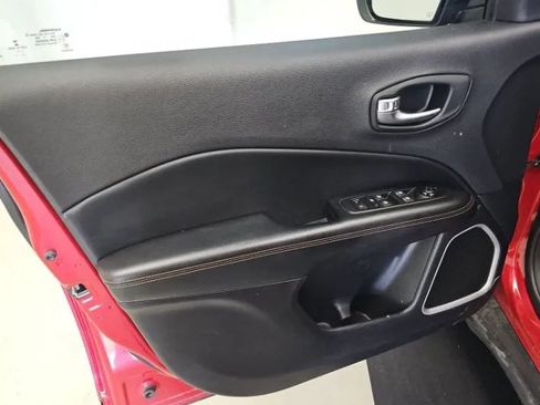 Used 2018 Jeep Compass Limited w/ Navigation Group AWD/4WD image 8