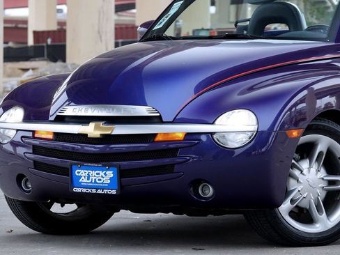 Used 2004 Chevrolet SSR w/ Preferred Equipment Group image 19