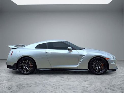 Certified 2024 Nissan GT-R Premium w/ Premium Interior Package AWD/4WD image 9