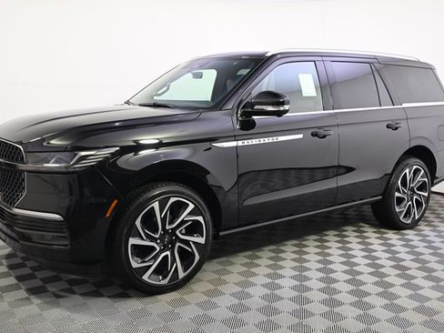New 2026 Lincoln Navigator Reserve AWD/4WD image 2