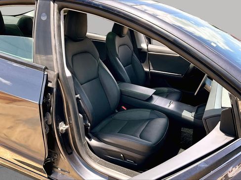 Used 2024 Tesla Model 3 Standard Range RWD image 8