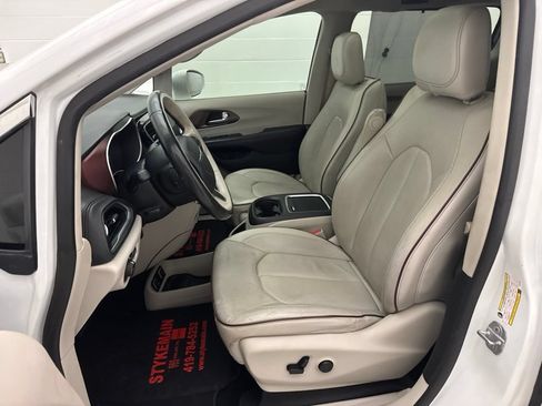 Used 2020 Chrysler Pacifica Limited FWD image 20