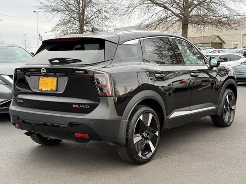 Used 2025 Nissan Kicks SR image 3