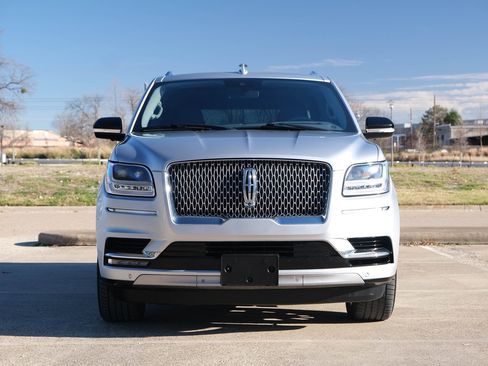 Used 2019 Lincoln Navigator Select w/ Technology Package image 3