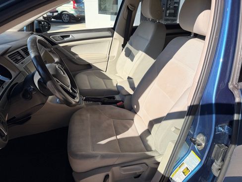 Used 2016 Volkswagen Golf S FWD image 10