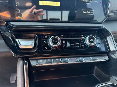 Used 2025 GMC Sierra 2500 AT4 w/ AT4 Premium Plus Package image 22