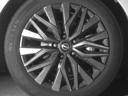 Used 2025 Nissan Altima 2.5 SV FWD image 13