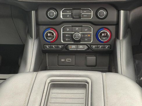 Used 2021 Chevrolet Tahoe Premier w/ Premium Package image 18