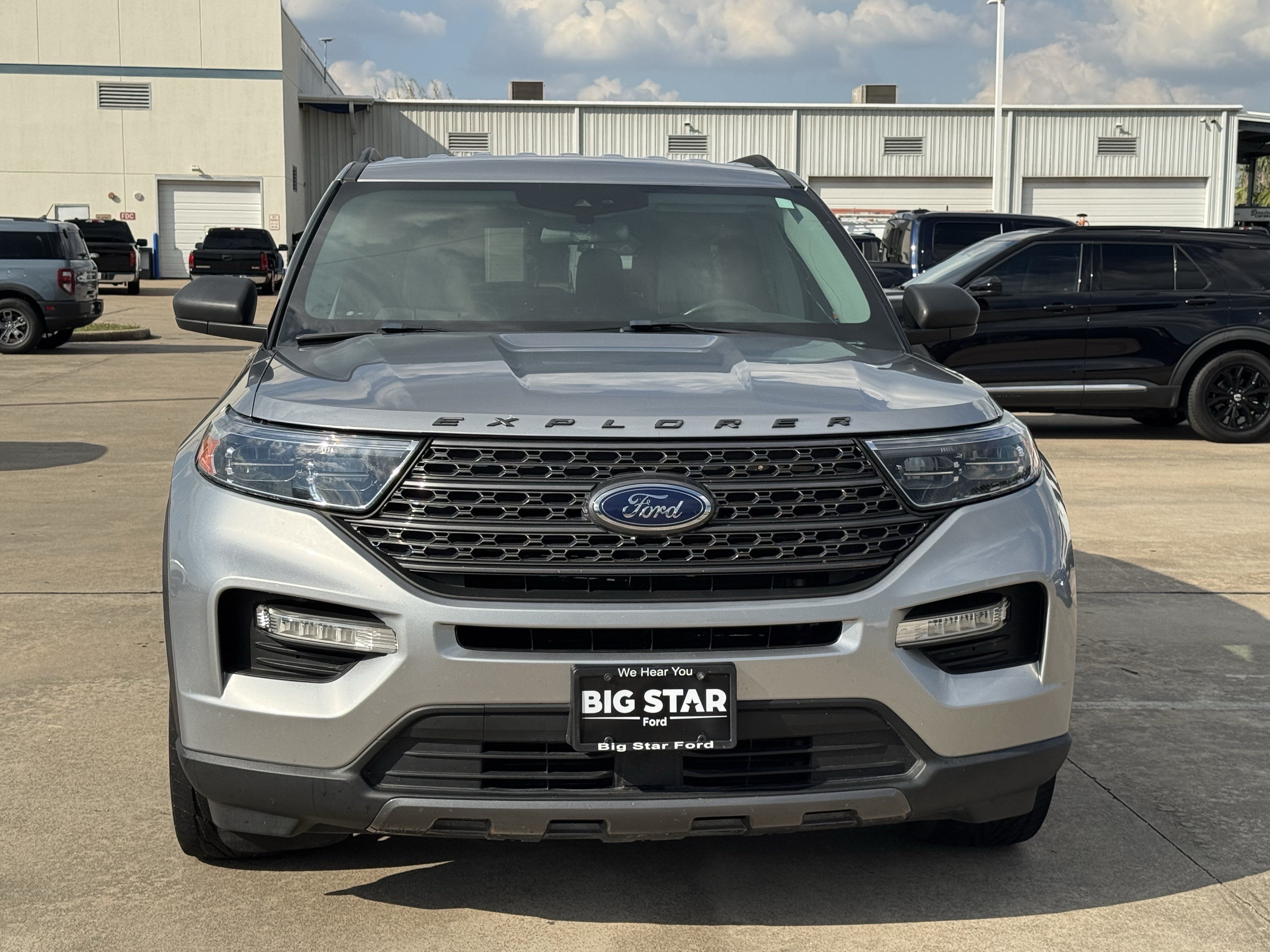Used 2021 Ford Explorer XLT w/ Equipment Group 202A RWD image 9
