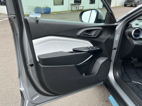 Used 2025 Chevrolet Trax LT w/ LT Convenience Package image 15