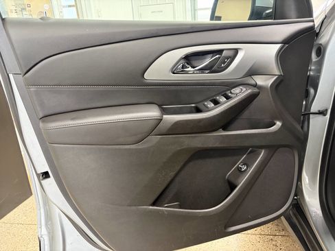 Used 2023 Chevrolet Traverse LT image 25