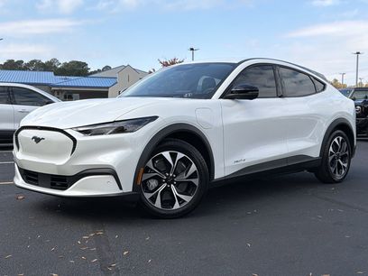 New 2025 Ford Mustang Mach-E Select w/ Comfort Package Lite