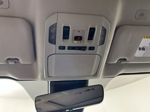 Used 2024 Toyota Highlander Limited image 25