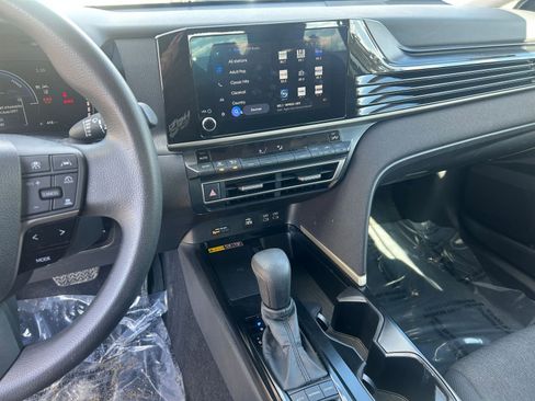 Used 2025 Toyota Camry LE image 17