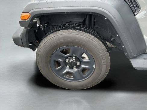 Used 2022 Jeep Wrangler Sport AWD/4WD image 29