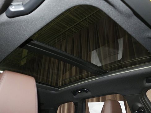 New 2025 BMW X1 xDrive28i w/ Premium Package image 25