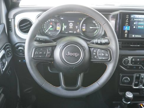 Used 2024 Jeep Wrangler Unlimited w/ Convenience Group AWD/4WD image 14