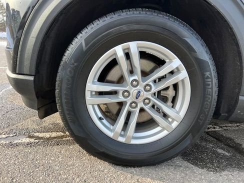 Certified 2022 Ford Explorer XLT w/ Equipment Group 202A image 16