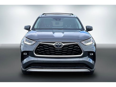 Used 2021 Toyota Highlander Platinum image 2