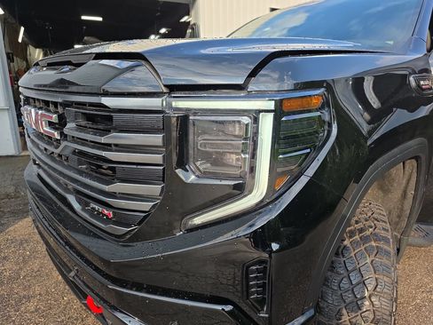 Used 2025 GMC Sierra 1500 AT4 w/ AT4 Premium Package AWD/4WD image 29