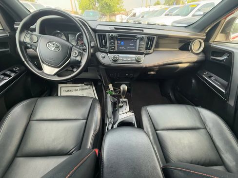 Used 2016 Toyota RAV4 SE image 10