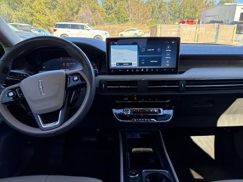 Used 2023 Lincoln Corsair Reserve w/ Equipment Group 202A image 10