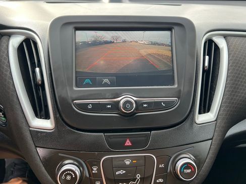 Used 2018 Chevrolet Malibu LS image 29