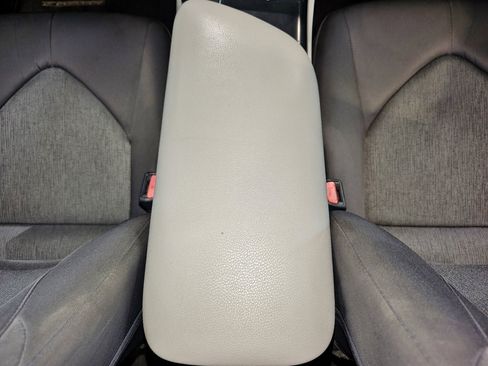 Used 2018 Toyota Camry LE image 38