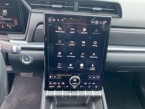 Used 2025 GMC Terrain Elevation w/ Elevation Premium Package image 11