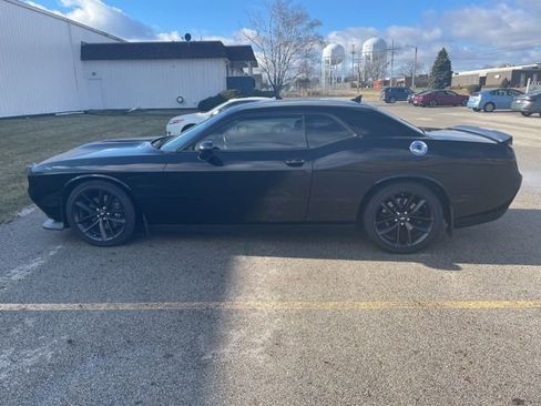 Used 2022 Dodge Challenger R/T w/ Plus Package image 4