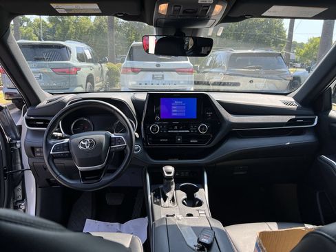 Used 2024 Toyota Highlander XSE FWD image 31