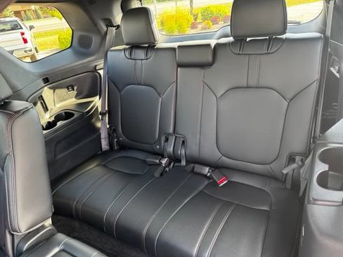 Used 2025 Honda Pilot Black Edition image 13